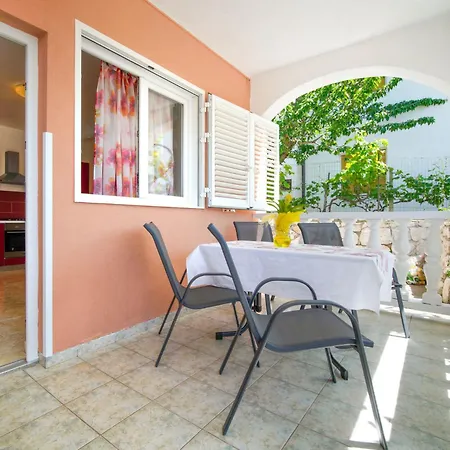 Apartamento Zora-1 By Interhome
